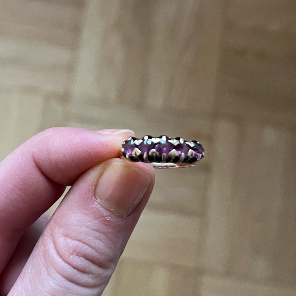 Gold Ring with Purple Stones - Picture 4 of 6